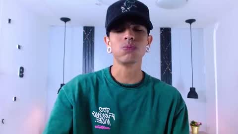 Snapshot of franvill_trato chatting on November 1, 6:43 pm Franvill trato online show from November 1, 6:43 pm