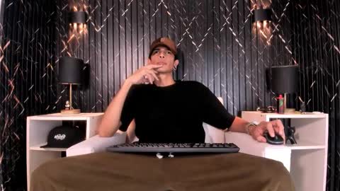 Snapshot of franvill_trato chatting on November 19, 7:47 pm Franvill trato online show from November 19, 7:47 pm