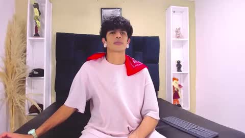 Snapshot of franvill_trato chatting on December 13, 8:04 pm Franvill trato online show from December 13, 8:04 pm