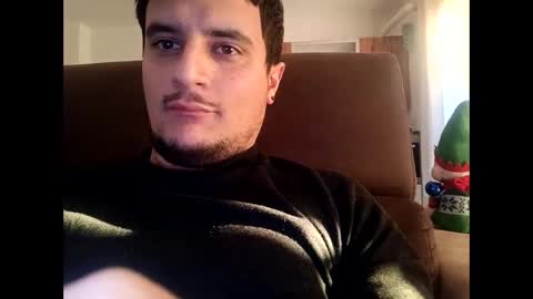 Snapshot of fraromeo2 chatting on December 20, 3:21 pm fraromeo2 online show from December 20, 3:21 pm