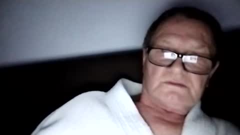 Snapshot of frauenfeind1 chatting on November 25, 5:24 pm Wolfi online show from November 25, 5:24 pm