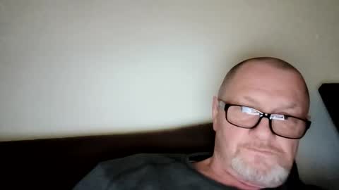 Snapshot of frauenfeind1 chatting on February 25, 9:19 am Wolfi online show from February 25, 9:19 am