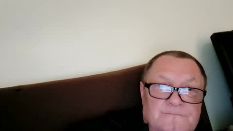 Snapshot of frauenfeind1 chatting on May 17, 6:44 am Wolfi online show from May 17, 6:44 am