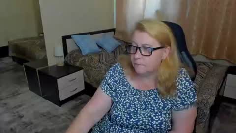 Snapshot of fraumartha chatting on June 21, 1:03 pm FrauMartha online show from June 21, 1:03 pm
