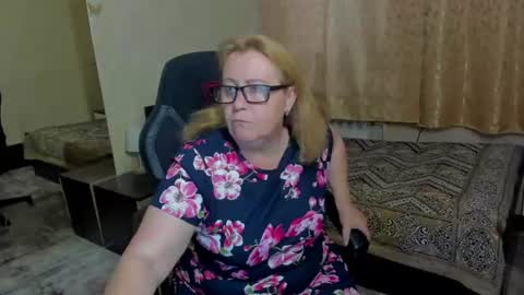 Snapshot of fraumartha chatting on June 27, 1:06 pm FrauMartha online show from June 27, 1:06 pm