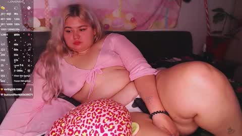 Snapshot of freakcute_friends chatting on December 14, 4:45 pm Alice online show from December 14, 4:45 pm