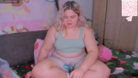 Snapshot of freakcute_friends chatting on January 7, 4:09 pm Alice online show from January 7, 4:09 pm