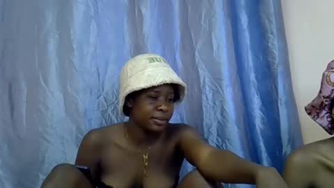 Snapshot of freakie_sissy chatting on November 1, 7:05 pm kiki online show from November 1, 7:05 pm