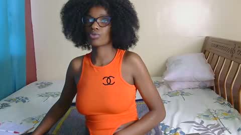 Snapshot of freakky_nessa chatting on December 14, 1:59 pm Nessa-Independent model online show from December 14, 1:59 pm