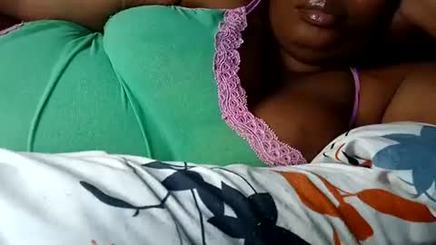 Snapshot of freaky08 chatting on December 8, 7:43 pm freaky08 online show from December 8, 7:43 pm