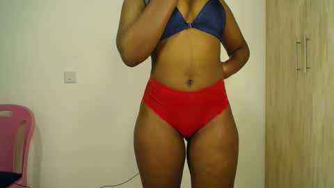 Snapshot of freaky_ass chatting on May 6, 10:48 pm Berry online show from May 6, 10:48 pm