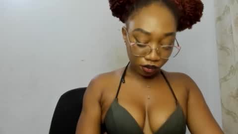 Snapshot of freaky_ebonygirl chatting on September 17, 6:15 am Freaky ebonygirl online show from September 17, 6:15 am