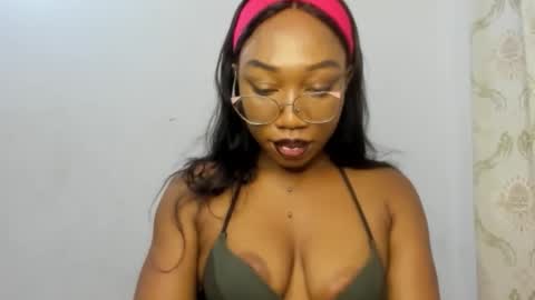 Snapshot of freaky_ebonygirl chatting on September 29, 5:56 am Freaky ebonygirl online show from September 29, 5:56 am
