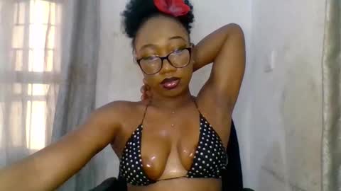 Snapshot of freaky_ebonygirl chatting on October 17, 6:05 am Freaky ebonygirl online show from October 17, 6:05 am
