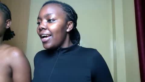 Snapshot of freaky_lyne chatting on June 11, 12:32 am Lyne online show from June 11, 12:32 am