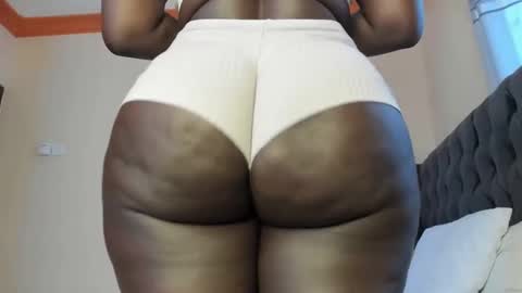 Snapshot of freaky_maria chatting on December 5, 9:06 am Maria online show from December 5, 9:06 am