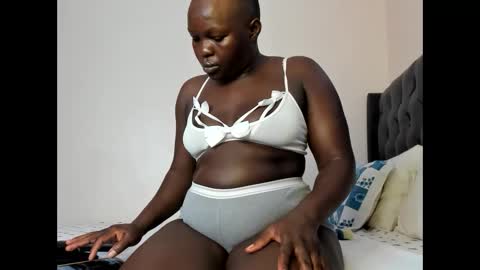 Snapshot of freaky_maria chatting on January 9, 5:44 am Maria online show from January 9, 5:44 am