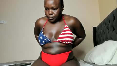 Snapshot of freaky_maria chatting on February 14, 3:33 am Maria online show from February 14, 3:33 am