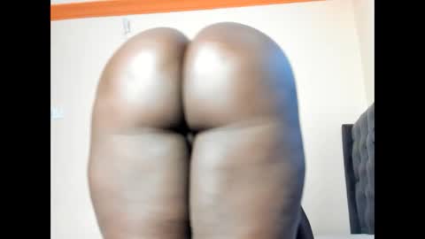 Snapshot of freaky_maria chatting on March 12, 9:23 am Maria online show from March 12, 9:23 am