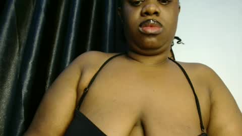 Snapshot of freaky_slut5 chatting on July 1, 5:20 am freaky slut5 online show from July 1, 5:20 am