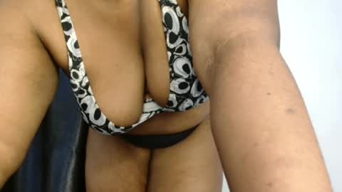 Snapshot of freaky_slut5 chatting on July 5, 5:42 pm freaky slut5 online show from July 5, 5:42 pm