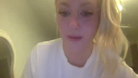 Snapshot of freakymadison chatting on June 9, 3:51 am freakymadison online show from June 9, 3:51 am