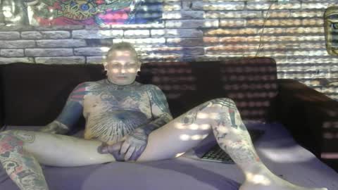 Snapshot of freakytattooed_123 chatting on March 22, 4:43 pm Lars online show from March 22, 4:43 pm