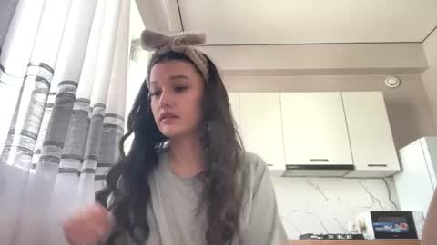 Mia online show from June 24, 5:06 am