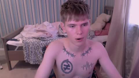 fredd_xanderrs online show from October 13, 2:28 pm