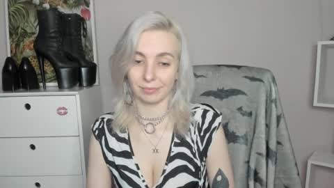 Snapshot of freeanne chatting on June 18, 6:46 am Anne online show from June 18, 6:46 am