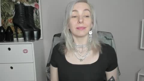 Snapshot of freeanne chatting on June 23, 6:33 am Anne online show from June 23, 6:33 am
