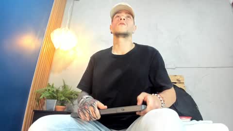 Snapshot of french_sexx chatting on January 15, 1:12 am Xavier online show from January 15, 1:12 am