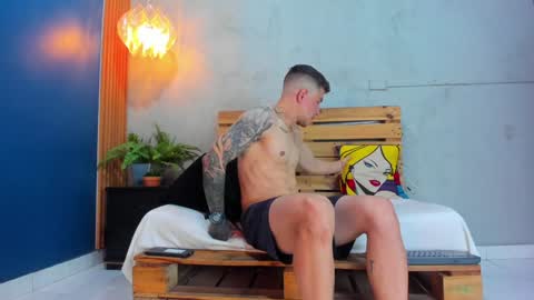 Snapshot of french_sexx chatting on February 9, 1:11 am Xavier online show from February 9, 1:11 am