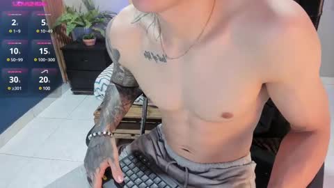 Snapshot of french_sexx chatting on February 12, 8:07 pm Xavier online show from February 12, 8:07 pm