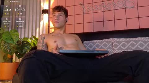 Snapshot of french_sexx chatting on October 12, 1:04 am Xavier online show from October 12, 1:04 am