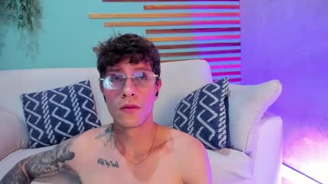 Snapshot of french_sexx chatting on November 28, 8:22 pm Xavier online show from November 28, 8:22 pm