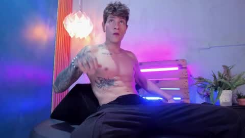 Snapshot of french_sexx chatting on November 30, 1:59 pm Xavier online show from November 30, 1:59 pm