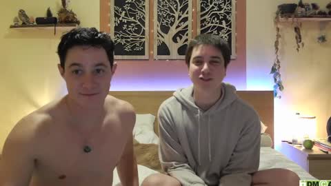 Snapshot of frenchhornybibs chatting on January 24, 9:26 pm French Horny Bibs online show from January 24, 9:26 pm