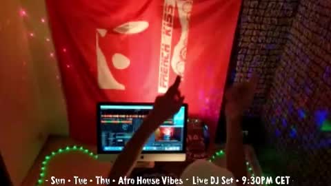 Snapshot of frenchkissdjfk chatting on September 22, 7:38 pm frenchkissdjfk online show from September 22, 7:38 pm