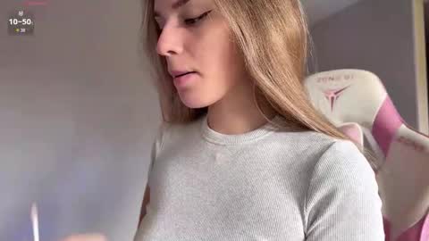 Snapshot of frenzyfoxs chatting on September 25, 9:13 am Jason and Sonya online show from September 25, 9:13 am