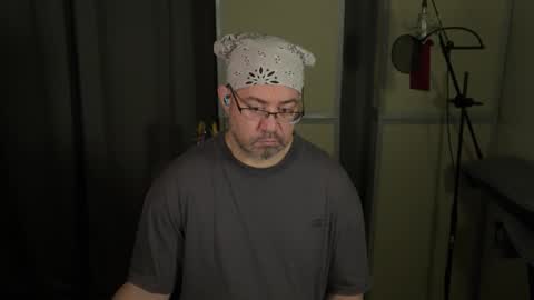 Snapshot of freqmoar chatting on March 28, 4:45 am freqmoar online show from March 28, 4:45 am