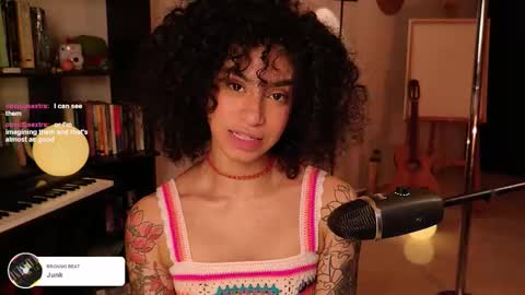 Snapshot of fresatanica chatting on December 15, 2:05 am Vale online show from December 15, 2:05 am