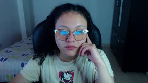 Snapshot of freud_x_louise1 chatting on January 23, 6:39 am Louise online show from January 23, 6:39 am