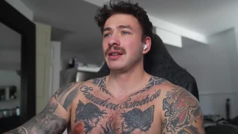 Snapshot of frewfun chatting on November 18, 7:07 pm cameron online show from November 18, 7:07 pm