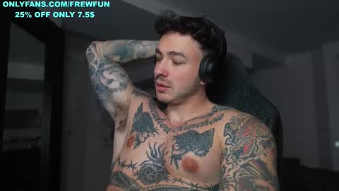 Snapshot of frewfun chatting on December 3, 1:02 am cameron online show from December 3, 1:02 am