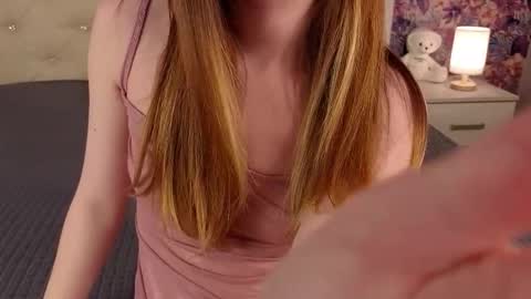 Snapshot of freyabyrne chatting on October 27, 7:34 am Freya online show from October 27, 7:34 am