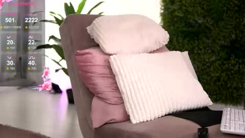 freyaheart online show from June 29, 6:08 am