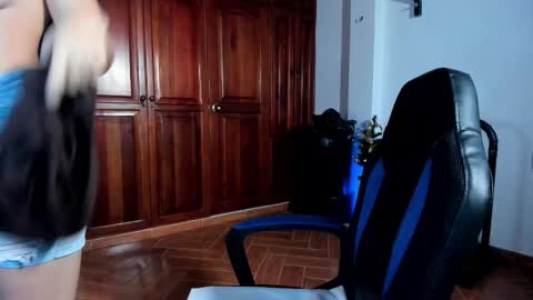 Snapshot of freyanatural chatting on December 16, 12:04 am freyanatural online show from December 16, 12:04 am