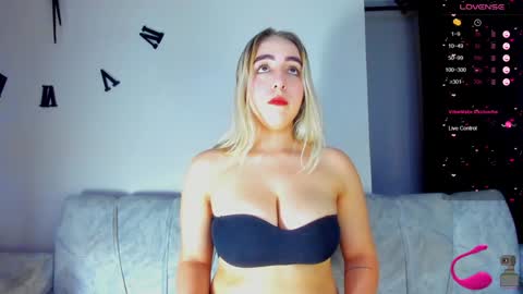 Snapshot of freydis18 chatting on January 22, 12:06 am aura online show from January 22, 12:06 am