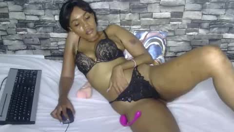 Snapshot of frianebony chatting on November 7, 1:27 am Frian online show from November 7, 1:27 am